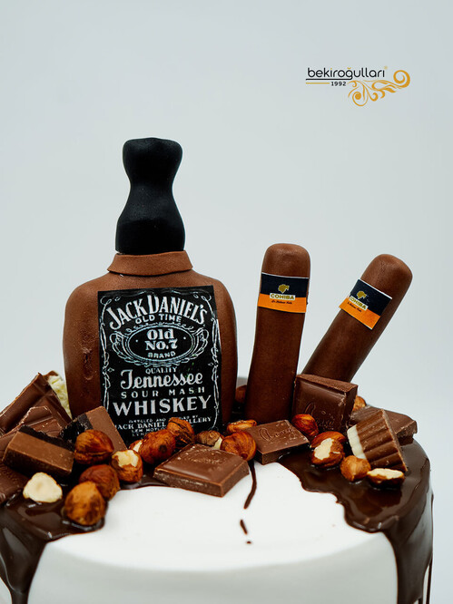 Fındık Süslemeli Butik Pasta