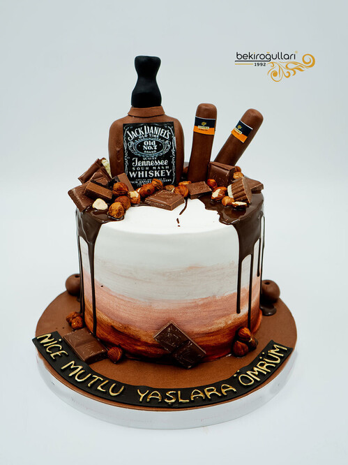 Fındık Süslemeli Butik Pasta