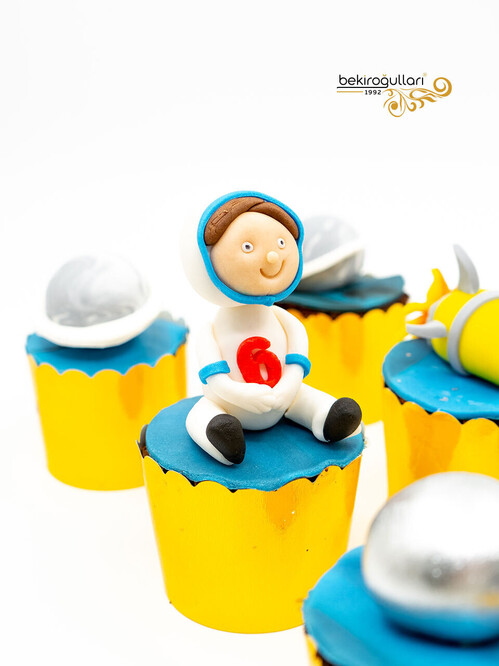 Galaksi Temalı Cupcake