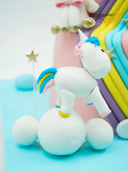 Gökkuşağı Ve Unicorn Konsept Pasta