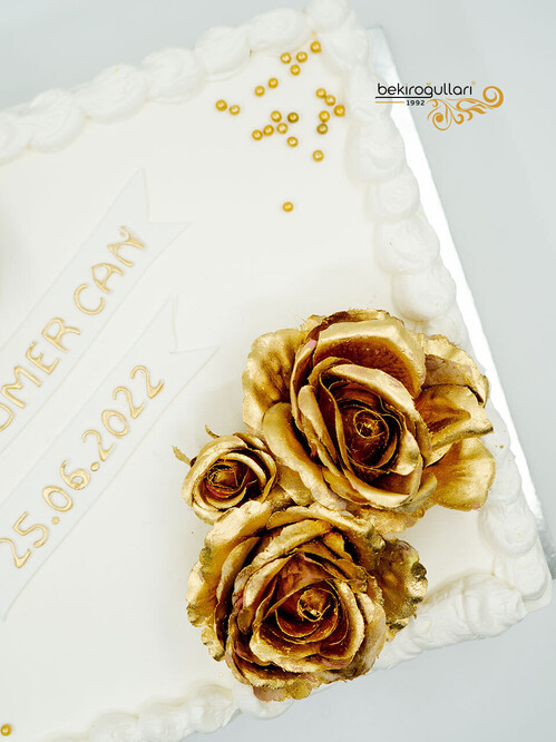 Gold Çiçek Süslemeli Pasta