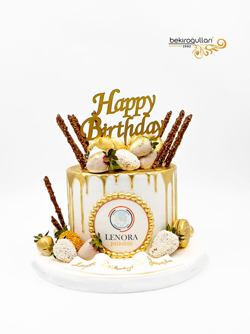 Gold Çilek Süslemeli Konsept Pasta