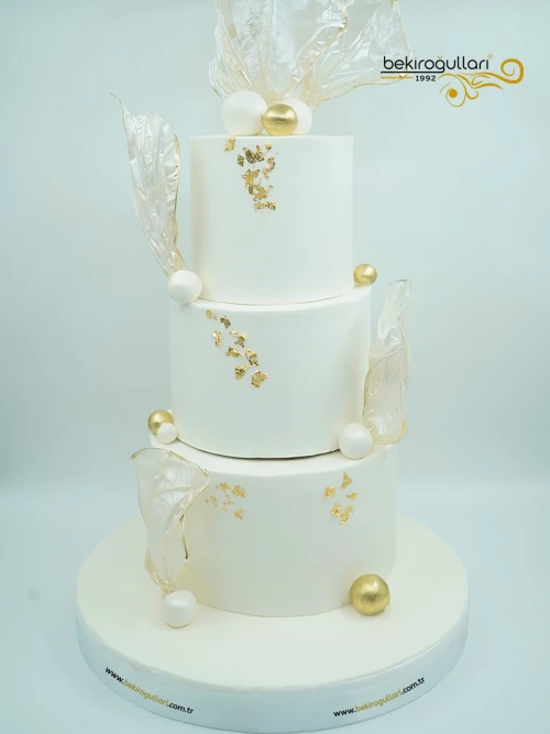 Gold Detay Beyaz Butik Pasta