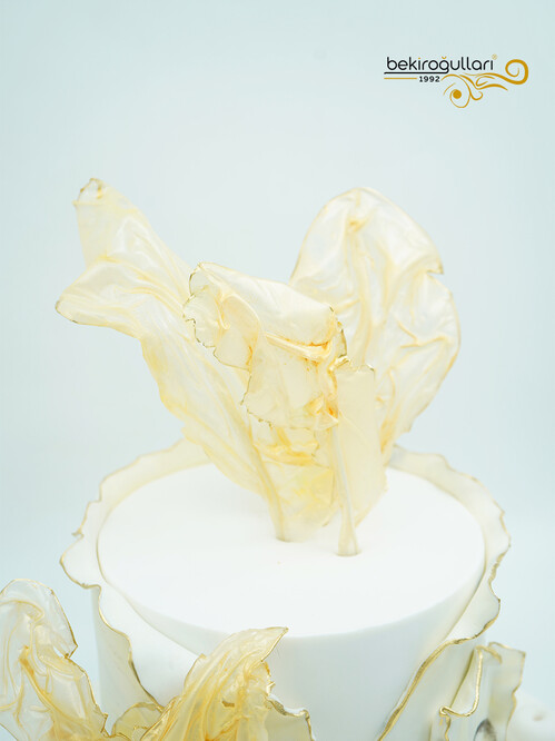 Gold Detay Süslemeli Pasta