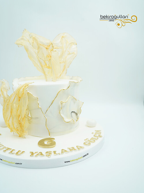 Gold Detay Süslemeli Pasta