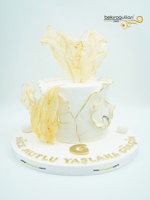 Gold Detay Süslemeli Pasta
