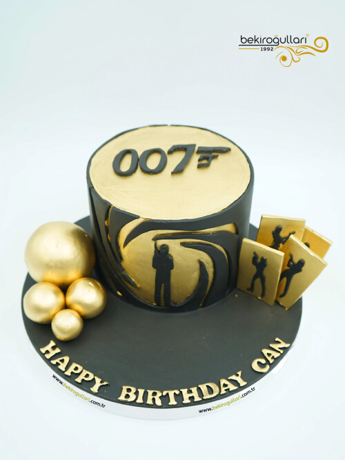 Gold Süsleme Detaylı Butik Pasta