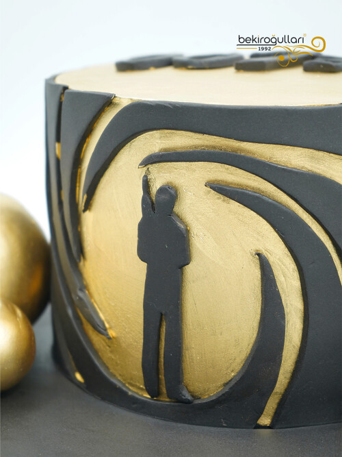 Gold Süsleme Detaylı Butik Pasta