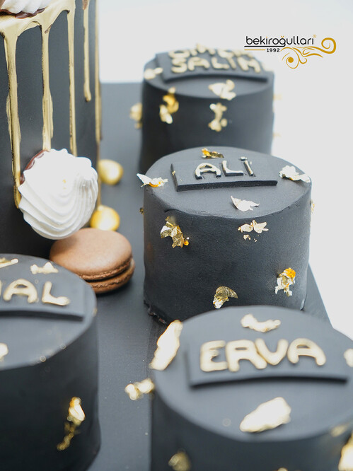 Gold Süsleme Detaylı Tasarım Pasta