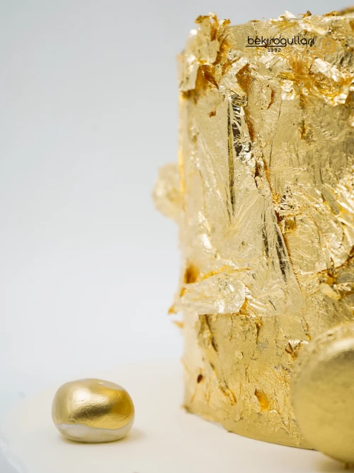 Gold Ve Kadın Figür Butik Pasta