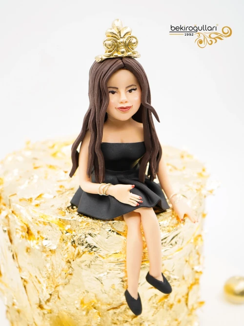 Gold Ve Kadın Figür Butik Pasta