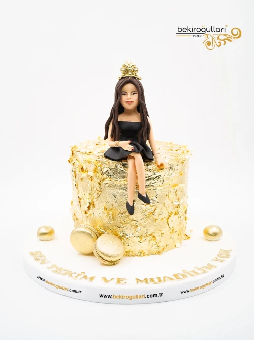 Gold Ve Kadın Figür Butik Pasta