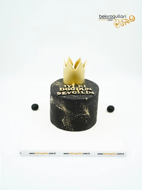 Gold Ve Taç Detay Butik Pasta