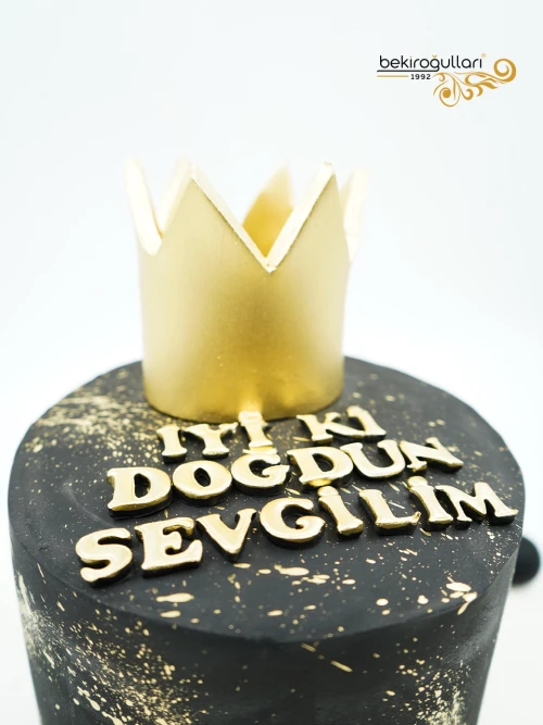 Gold Ve Taç Detay Butik Pasta