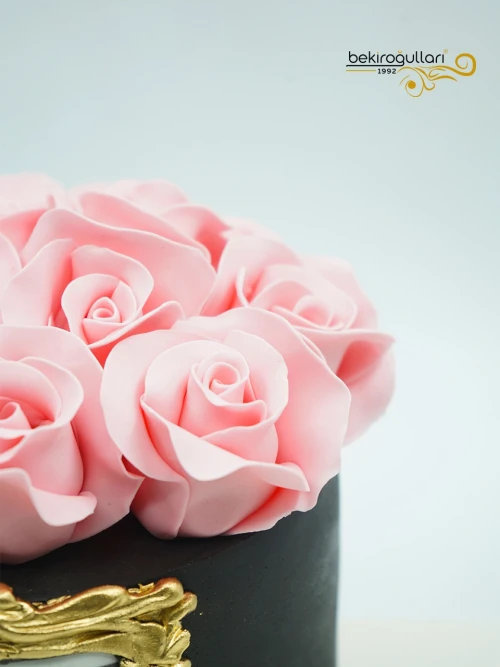 Gül Detaylı Butik Pasta