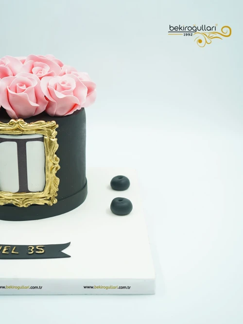 Gül Detaylı Butik Pasta