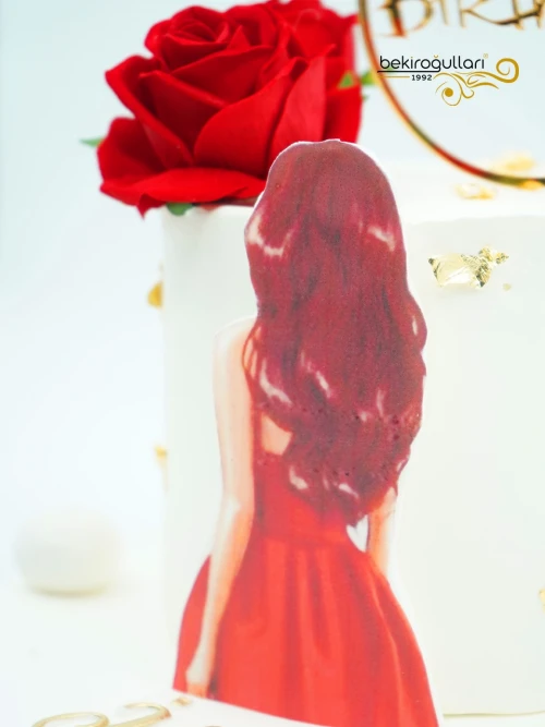 Gül Süslemeli Butik Pasta