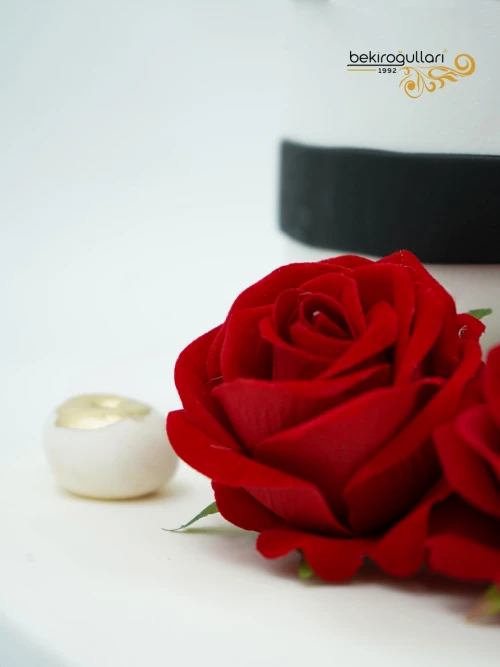 Gül Ve Kanat Detay Butik Pasta