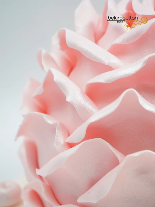 Gül Yapraklı Butik Pasta