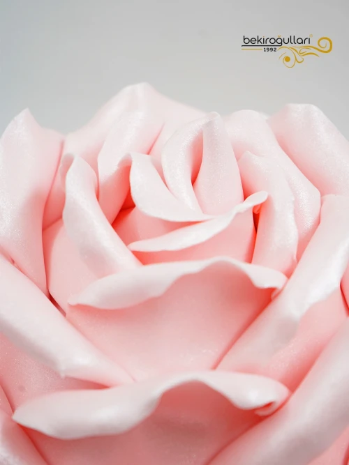 Gül Yapraklı Butik Pasta