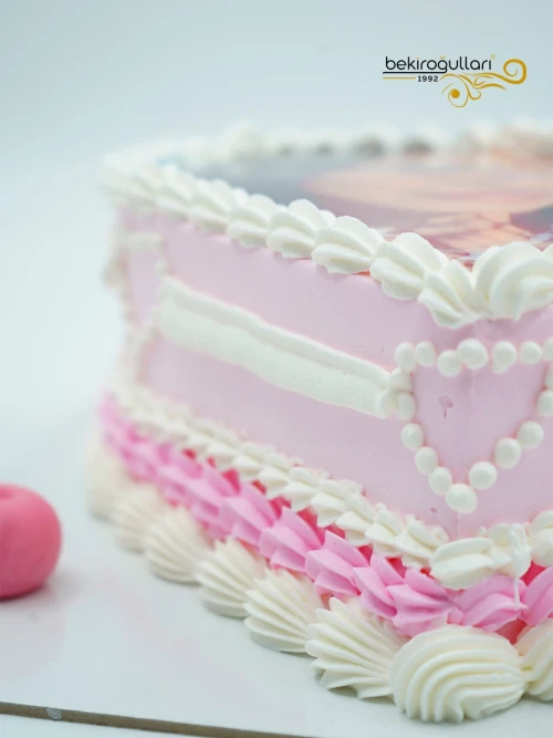 Kalp Detaylı Resimli Pasta