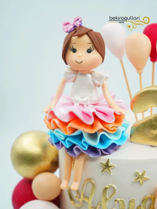 Kedi ve Kız Çocuk Pasta