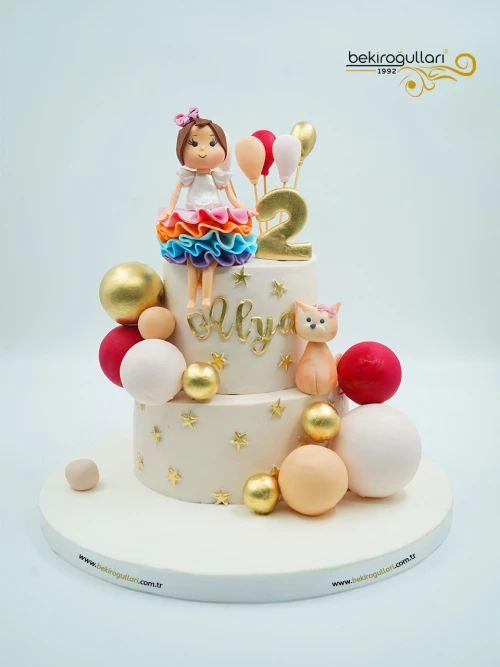 Kedi ve Kız Çocuk Pasta