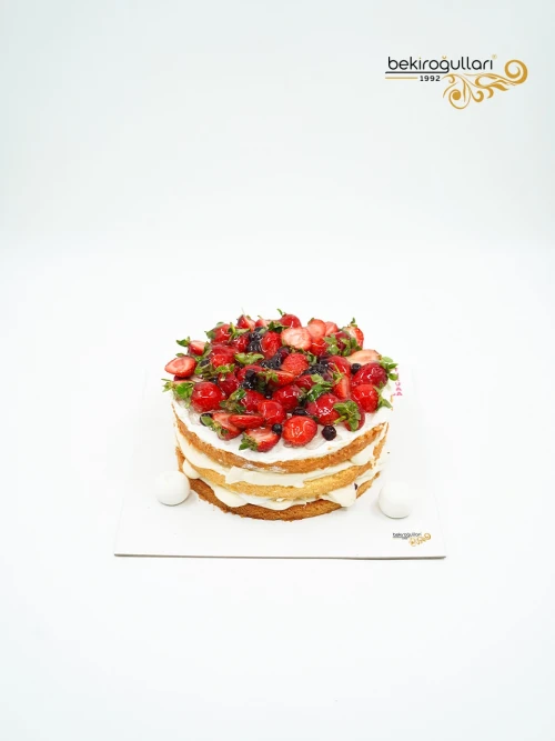 Kırmızı Meyveler Pasta