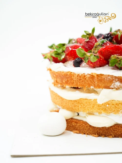 Kırmızı Meyveler Pasta