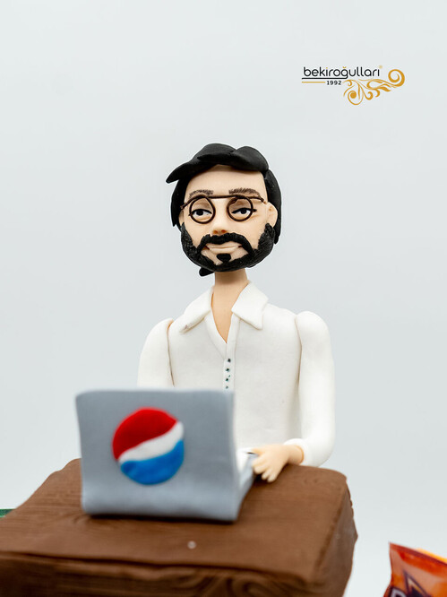 Kişisel Detaylı Erkek Figür Pasta