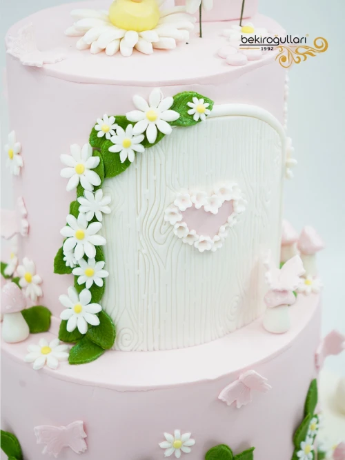 Kız Çocuk Ve Papatya Butik Pasta