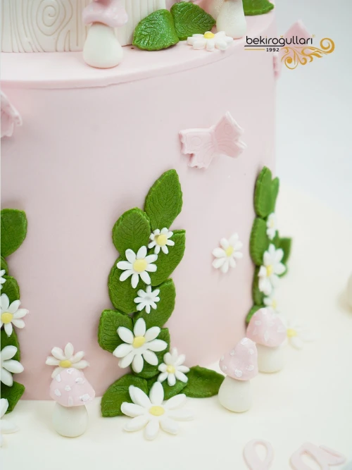 Kız Çocuk Ve Papatya Butik Pasta