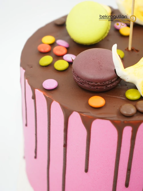 Kız Figür ve Makaron Pasta