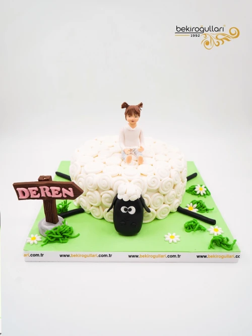Koyun Ve Kız Çocuk Figür Pasta