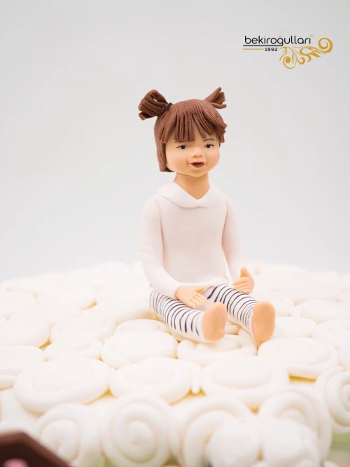 Koyun Ve Kız Çocuk Figür Pasta