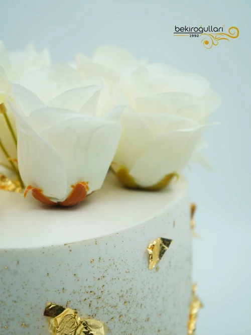 Macaron Ve Gold Detay Butik Pasta