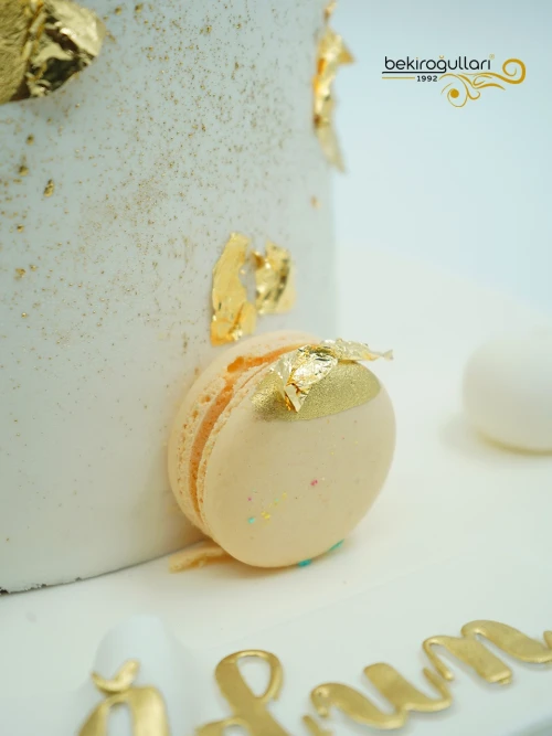 Macaron Ve Gold Detay Butik Pasta