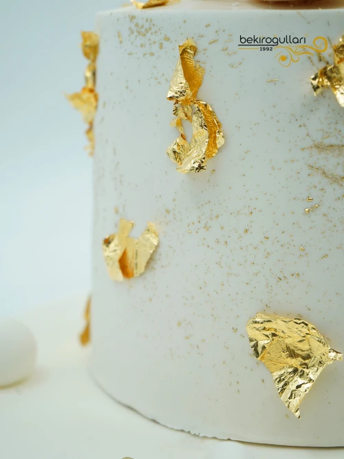 Macaron Ve Gold Detay Butik Pasta