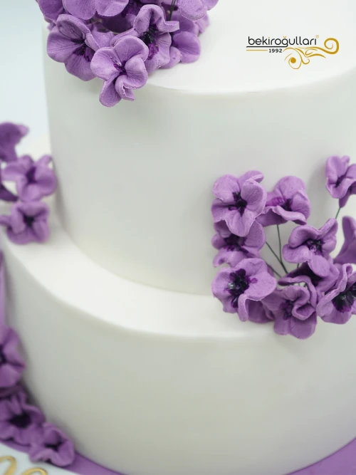 Mor Çiçekli Tasarım Pasta