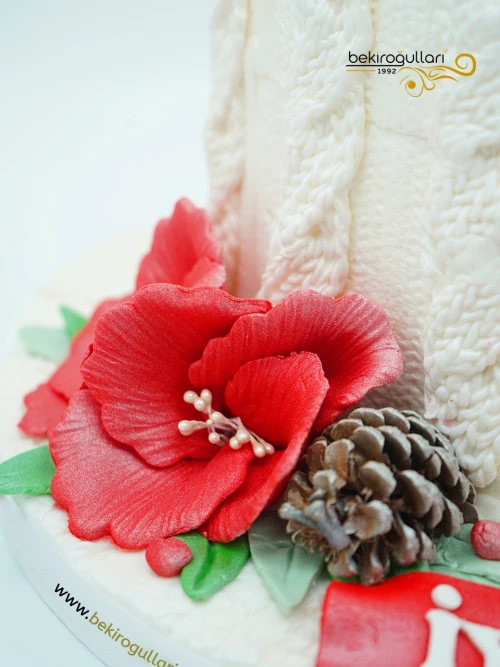 Örgü Detay Ve Çiçek Süslemeli Butik Pasta