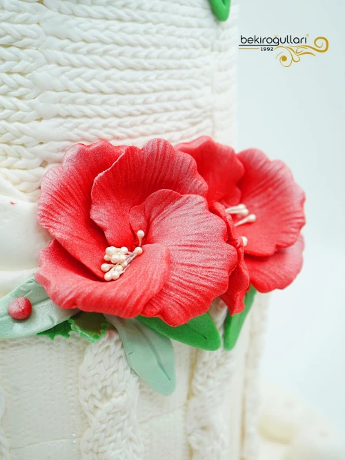 Örgü Detay Ve Çiçek Süslemeli Butik Pasta