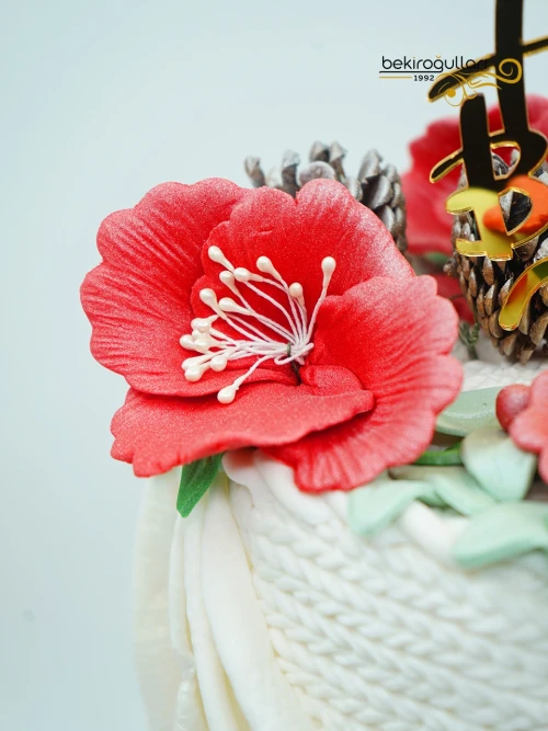 Örgü Detay Ve Çiçek Süslemeli Butik Pasta