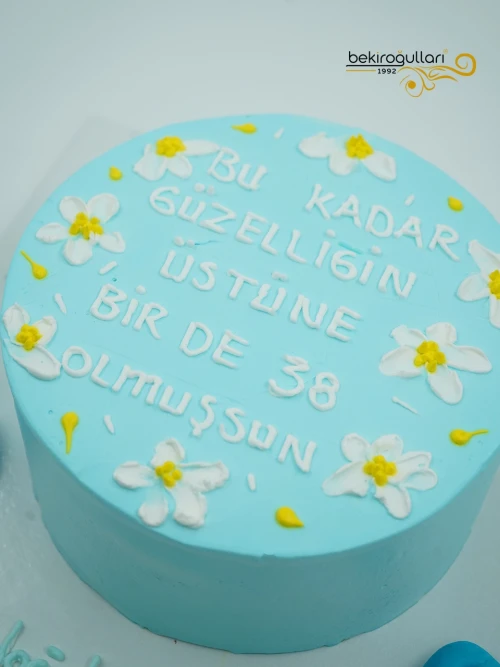 Papatya Süslemeli Mavi Naked Cake