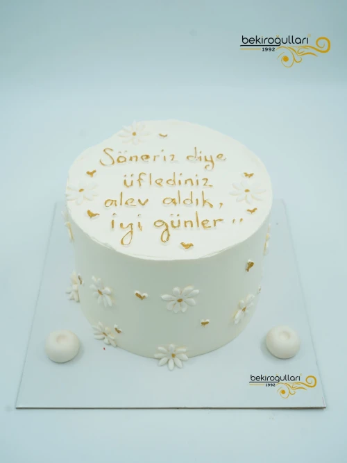 Papatya Süslemeli Naked Cake