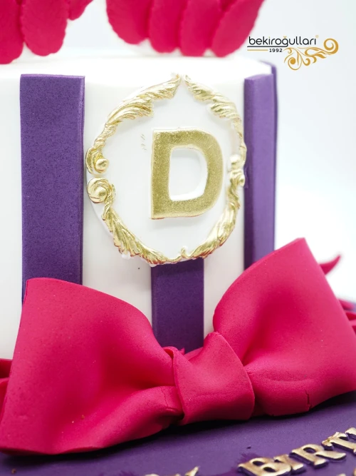 Pembe Kanatlı Tasarım Pasta