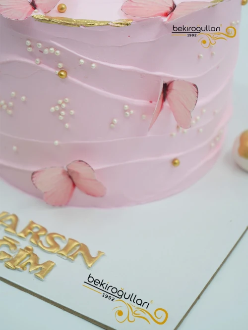 Pembe Kelebek Ve Gold Süslemeli Naked Pasta