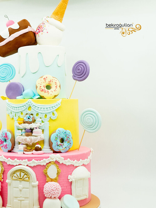 Renkli Şekerleme Süslemeli Pasta