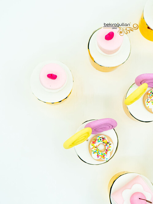 Renkli Şekerlemeli Cupcake