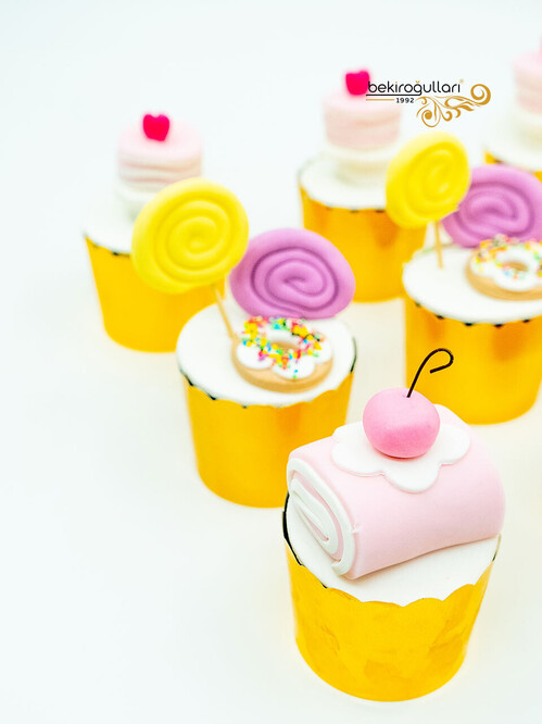 Renkli Şekerlemeli Cupcake