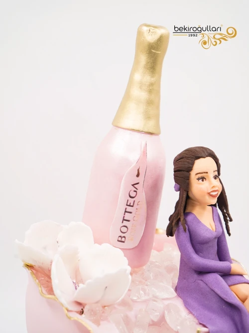 Şampanya Ve Kadın Figür Butik Pasta